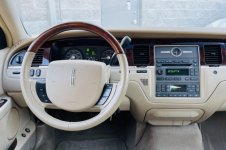 2010_lincoln_town-car_a1746180-af13-4c09-a2cc-bab9e52c7e13-03651.jpeg